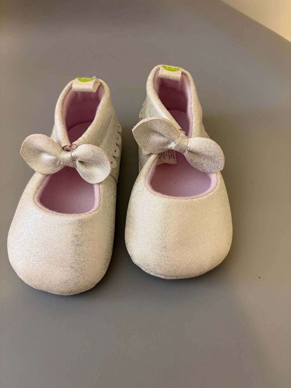 First Steps Silver Shimmer Scalloped Bow Crib Shoes 3/6 months